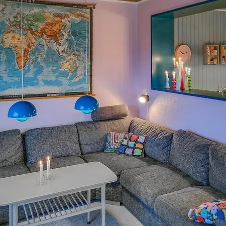 4 Bedroom Pet Friendly In *