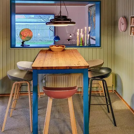4 Bedroom Pet Friendly In 펜션