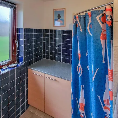 4 Bedroom Pet Friendly In *