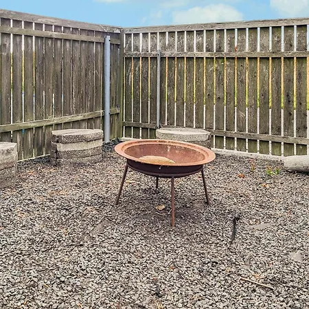 4 Bedroom Pet Friendly In Holiday home *