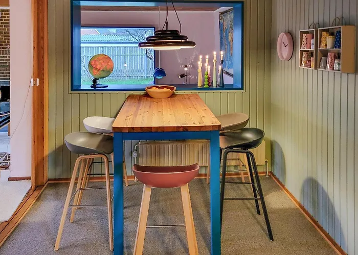 4 Bedroom Pet Friendly In 펜션