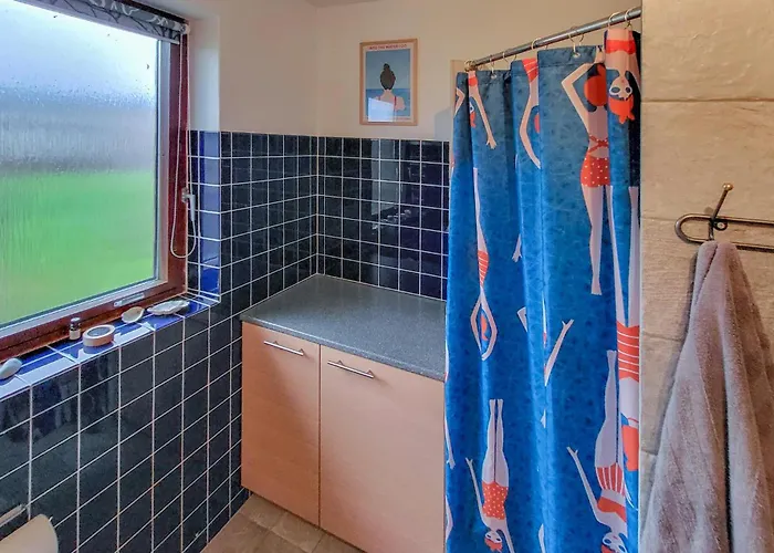 4 Bedroom Pet Friendly In *